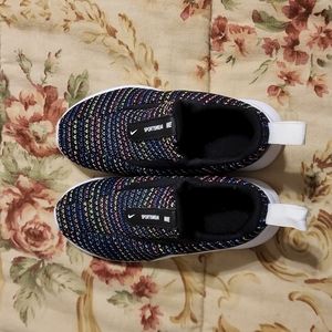 Nike size 9c. Blk/multi color